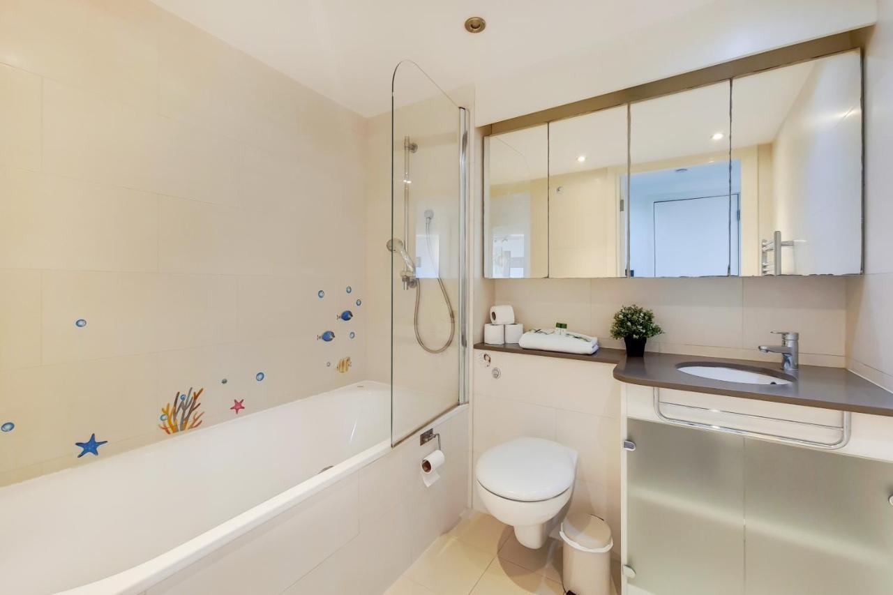 Free Parking - Two Bed Apartment By London Docklands エクステリア 写真