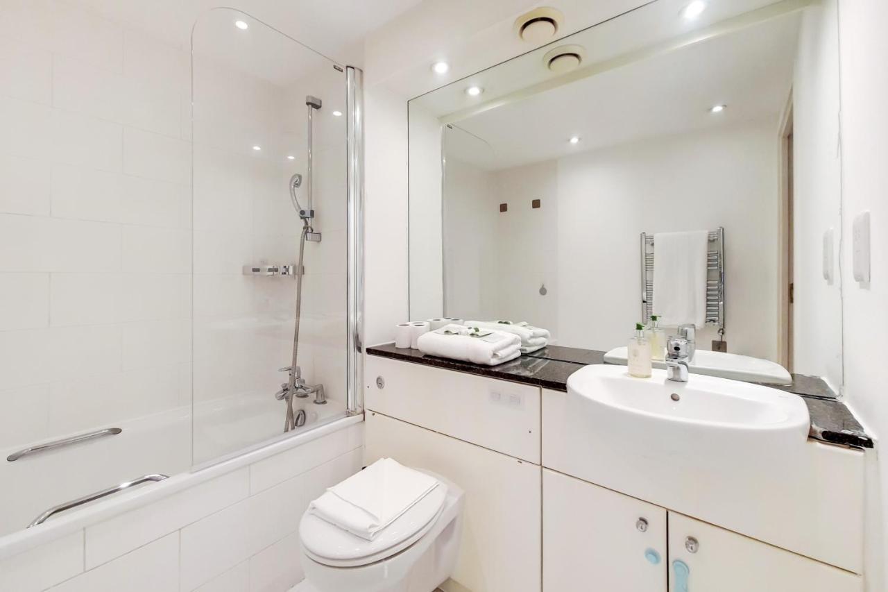 Free Parking - Two Bed Apartment By London Docklands エクステリア 写真