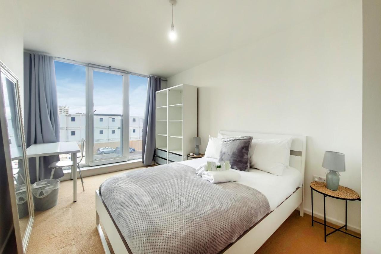 Free Parking - Two Bed Apartment By London Docklands エクステリア 写真
